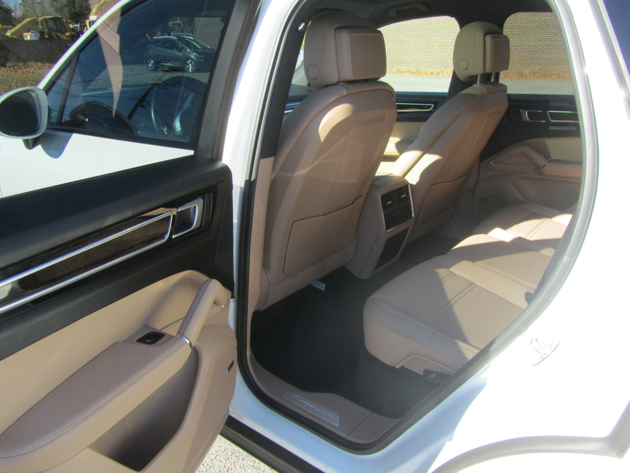 Used 2022 Porsche Cayenne image 19