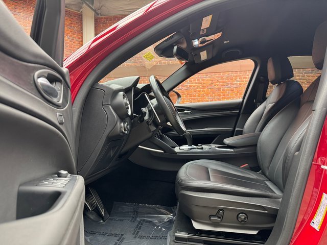 Used 2022 Alfa Romeo Stelvio Sprint image 23