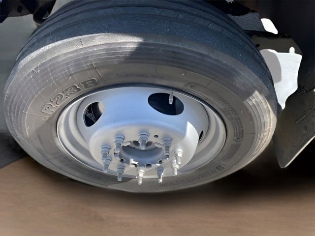 Used 2013 Ford F550 4x4 SuperCab Super Duty w/ Payload Upgrade Pkg image 21