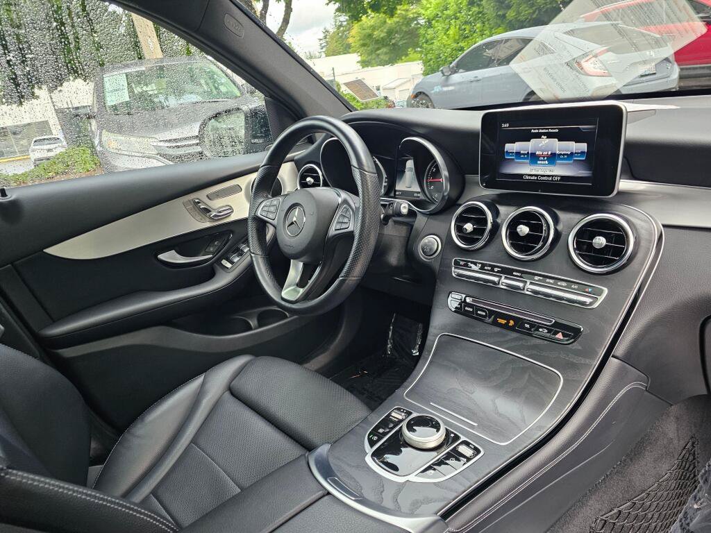 Used 2019 Mercedes-Benz GLC 300 4MATIC image 10