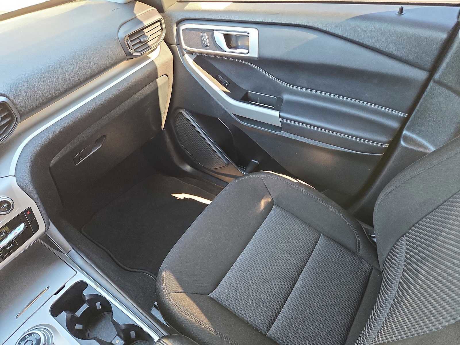 Used 2024 Ford Explorer XLT image 13