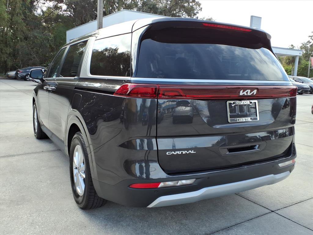 Used 2024 Kia Carnival LX image 5