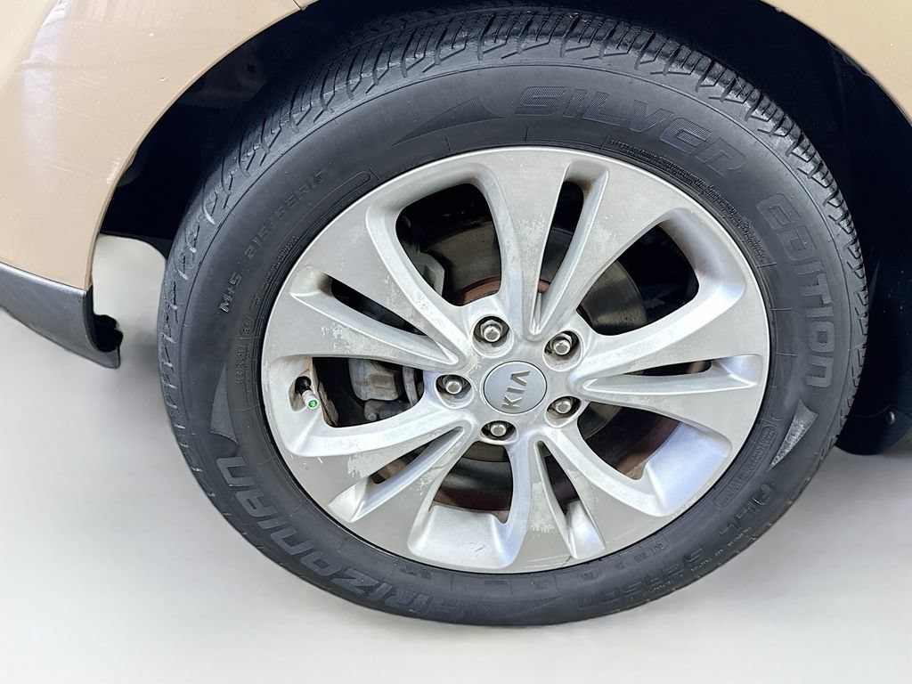 Used 2014 Kia Soul + FWD image 36