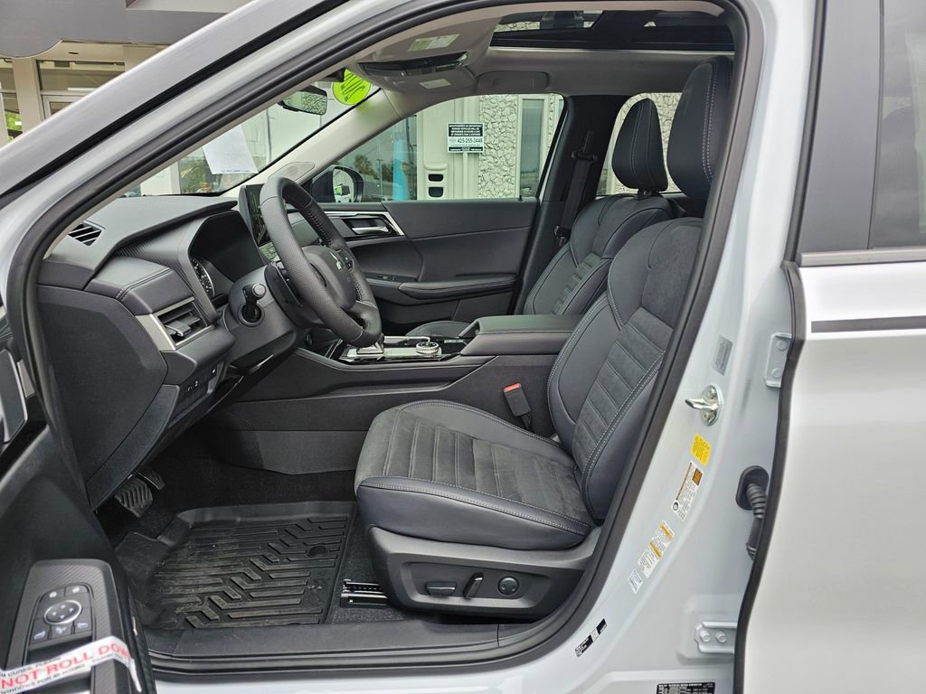 New 2026 Mitsubishi Outlander AWD image 17