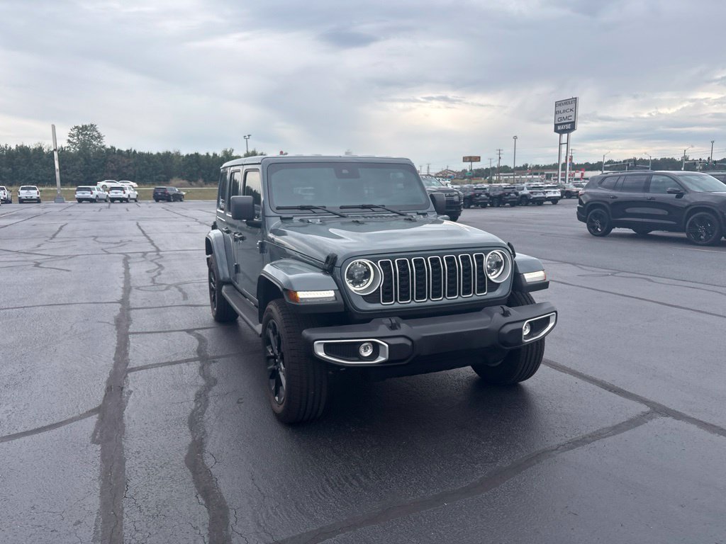 Used 2025 Jeep Wrangler Unlimited Sahara AWD/4WD image 9