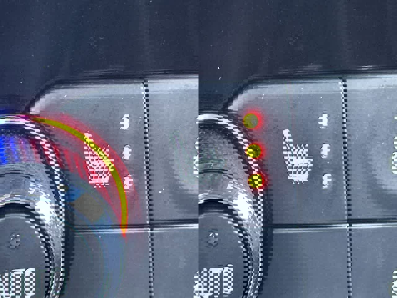 Used 2023 Buick Enclave Essence image 22