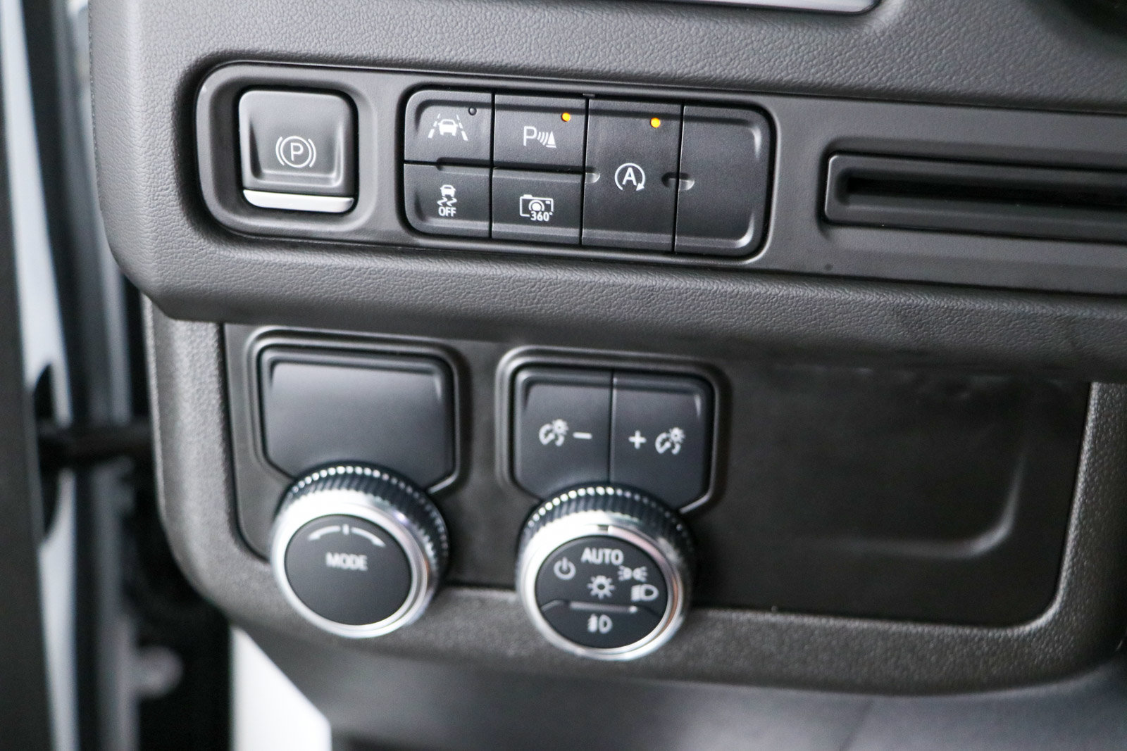 Used 2023 GMC Yukon SLT w/ SLT Luxury Package RWD image 23
