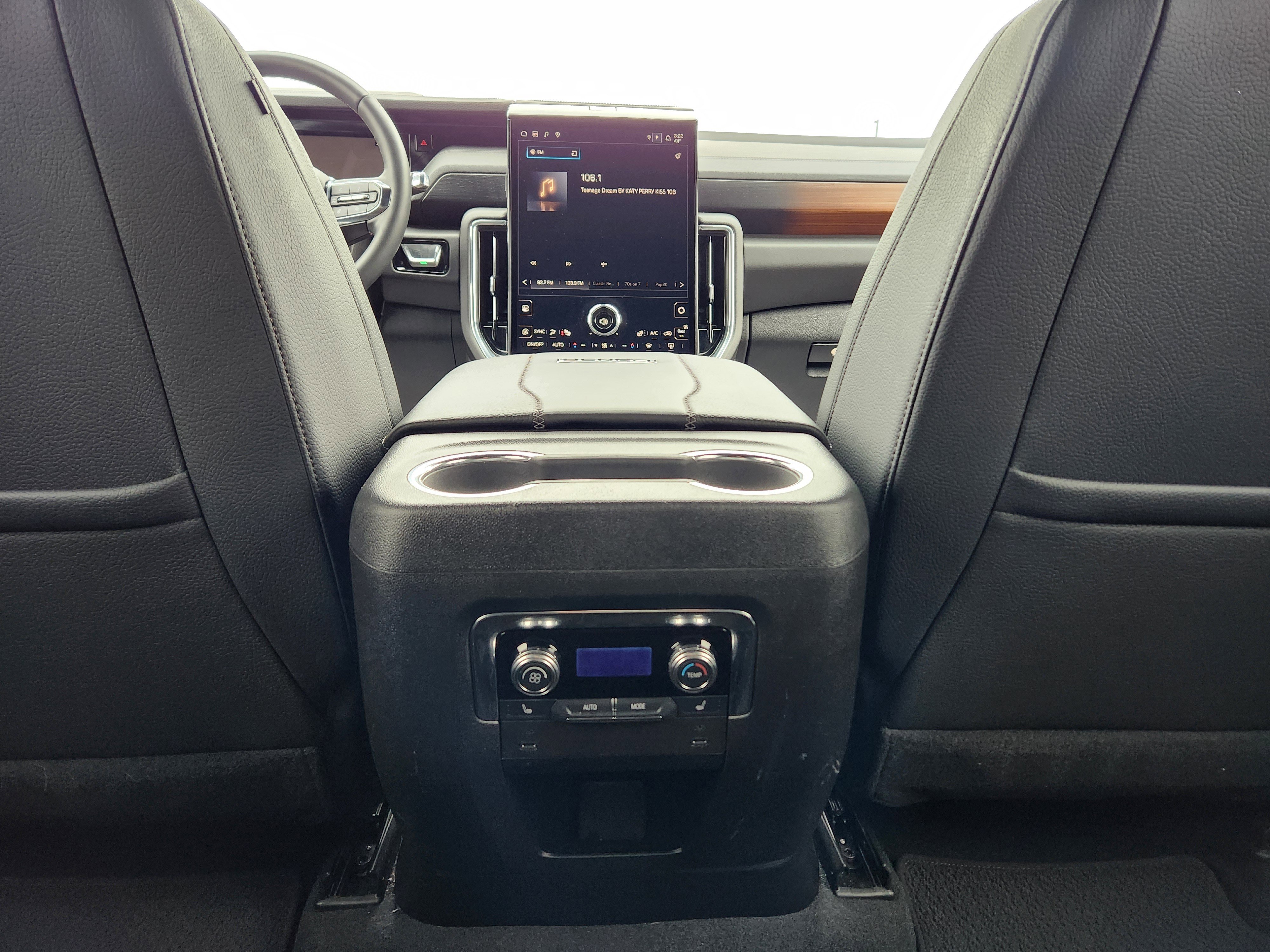 Used 2025 GMC Yukon XL Denali image 14