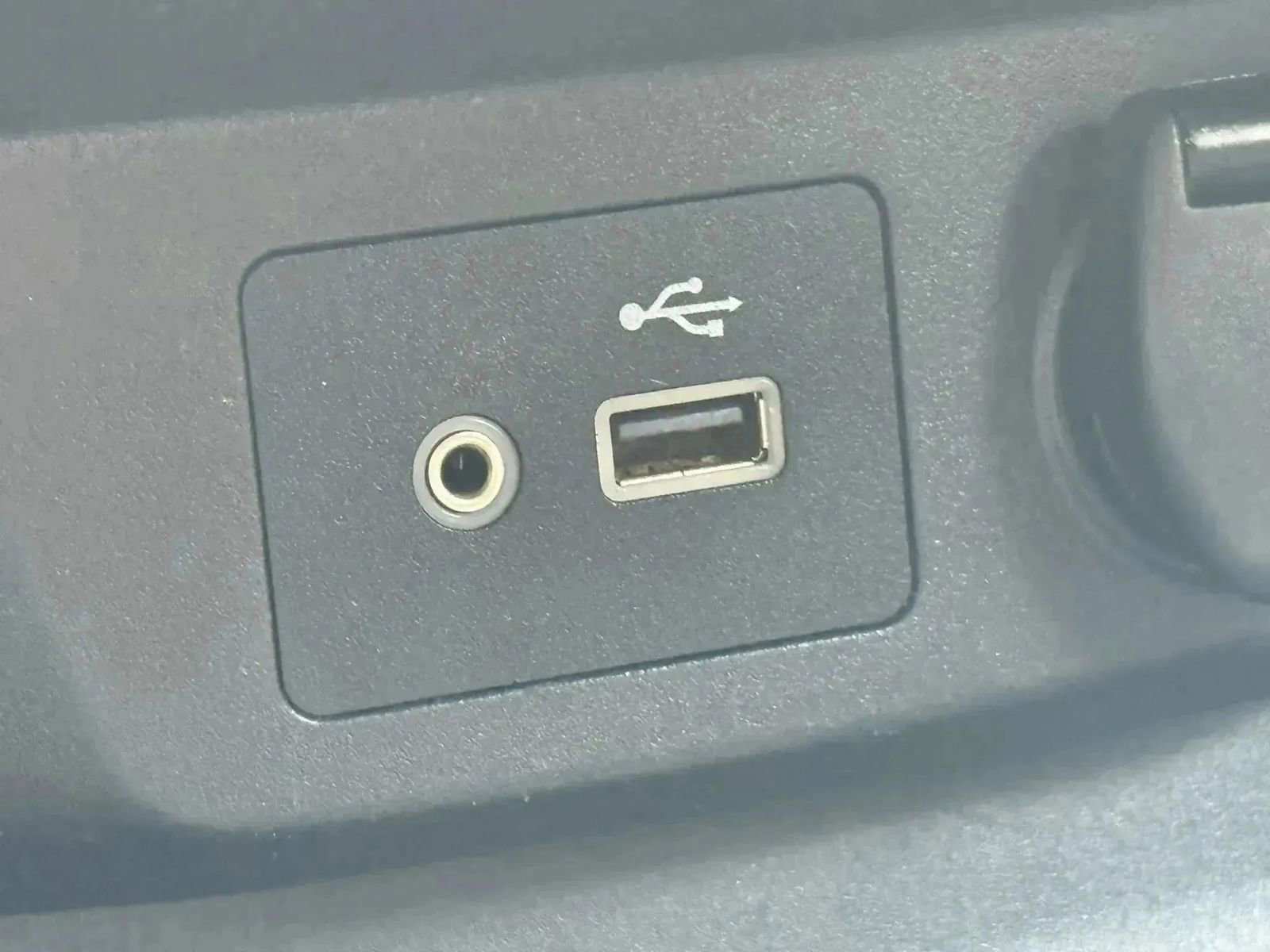 Used 2019 Nissan Rogue SV image 35