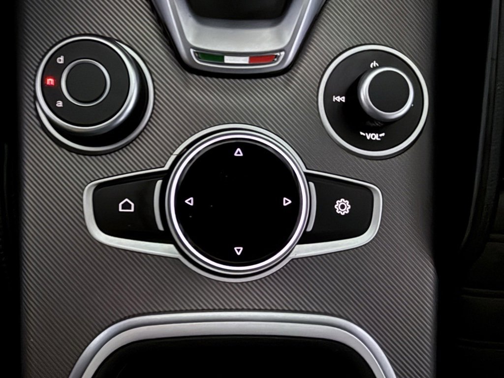 Used 2022 Alfa Romeo Giulia Veloce image 39