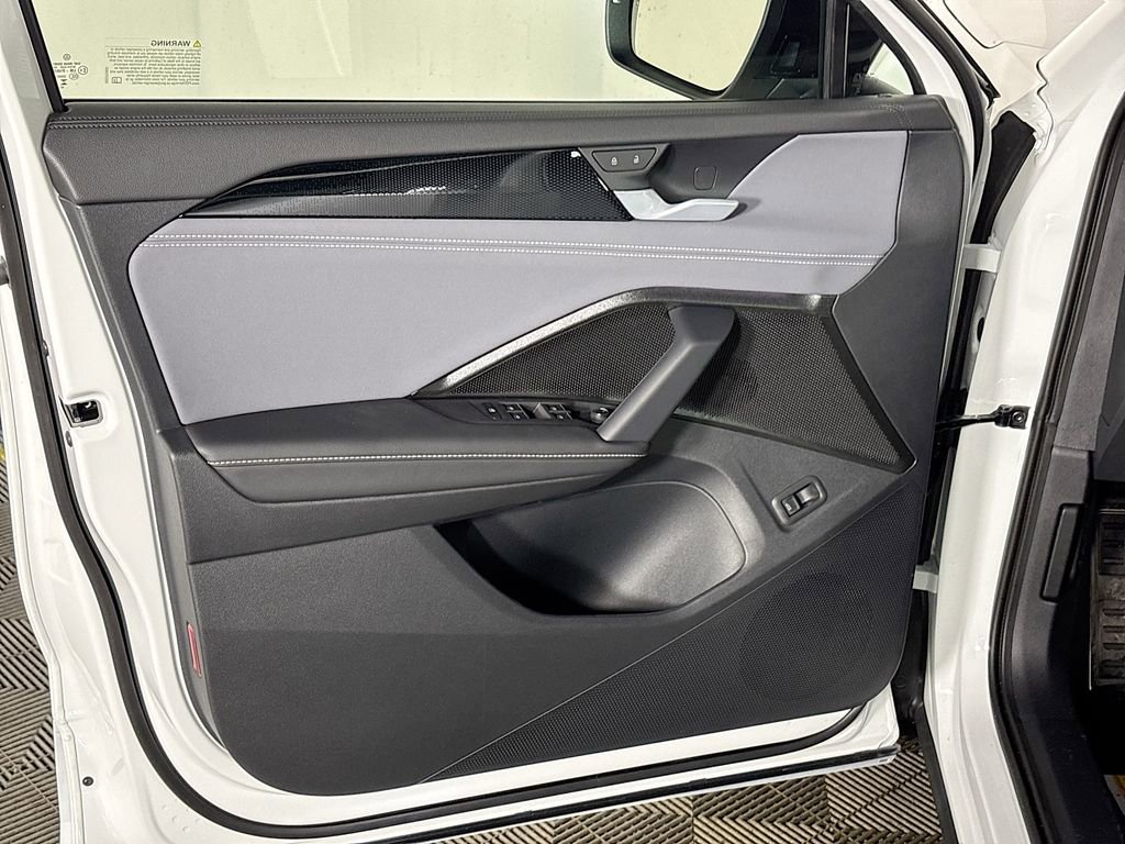 New 2025 Volkswagen Tiguan SE R-Line image 10