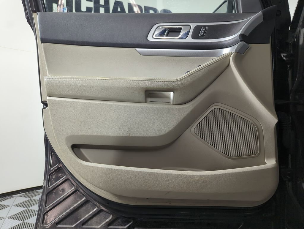 Used 2014 Ford Explorer XLT w/ Equipment Group 202A image 8