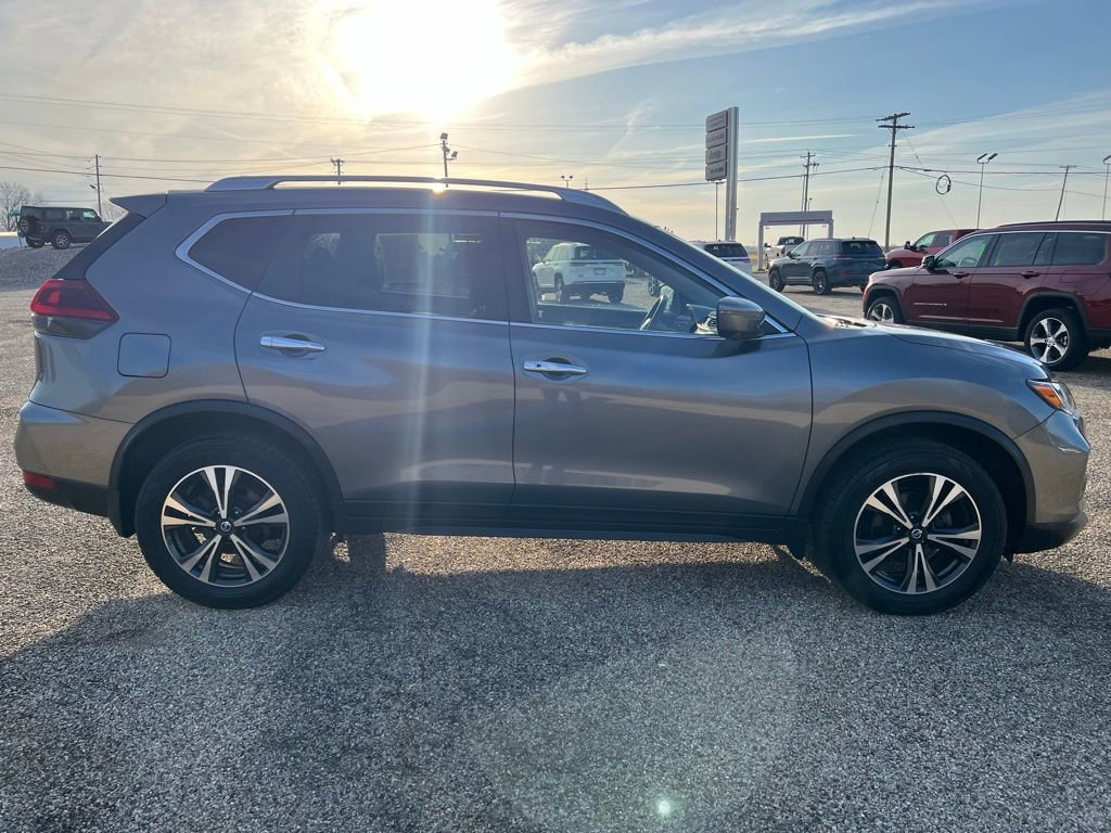 Used 2019 Nissan Rogue SV w/ Premium Package image 6