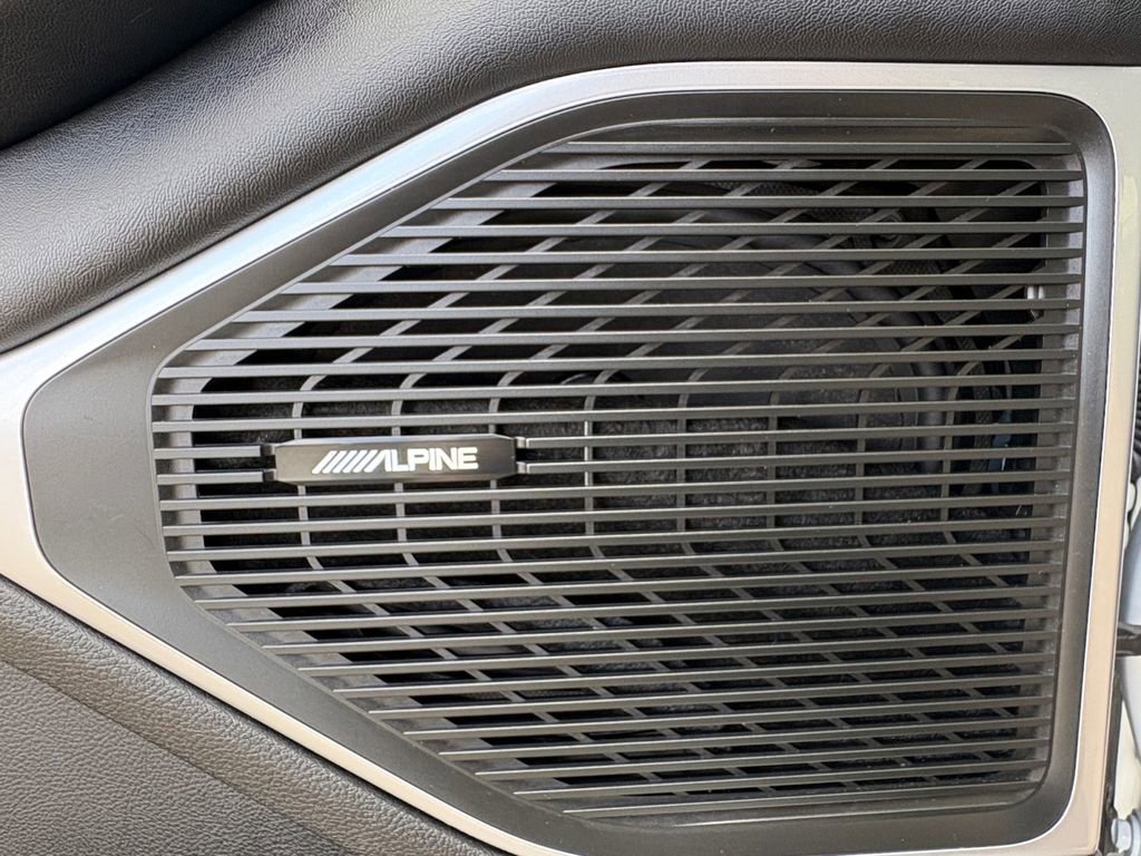 Certified 2024 Jeep Wagoneer L Series III w/ Flexible Seating Group image 23