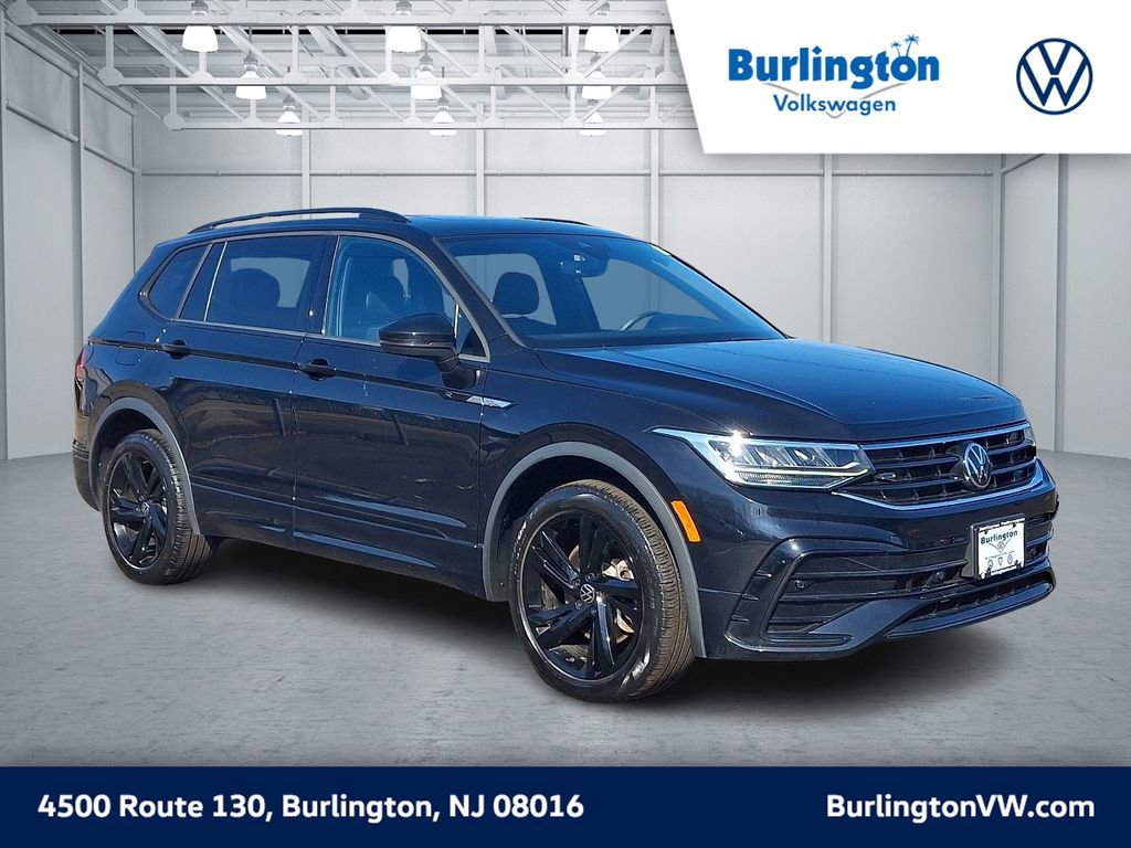 Certified 2023 Volkswagen Tiguan SE R-Line image 1