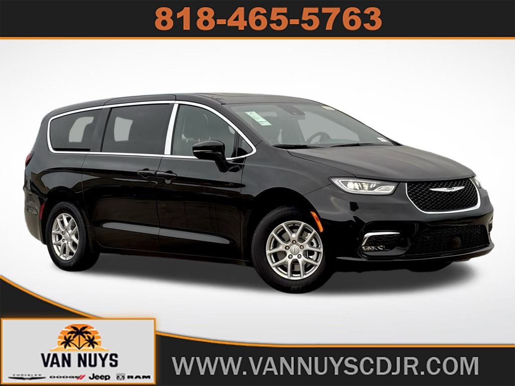 New 2026 Chrysler Pacifica Select