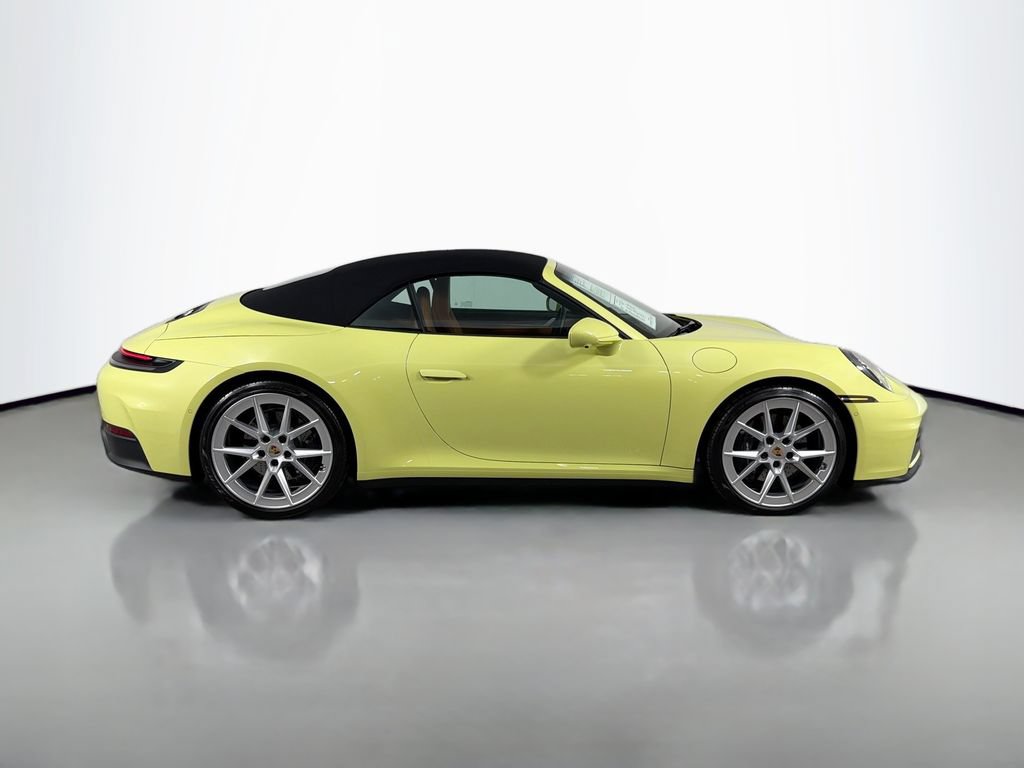 Used 2025 Porsche 911 Carrera image 4