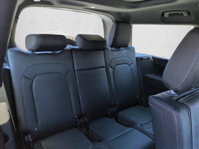 Used 2023 Land Rover Defender 130 X-Dynamic SE AWD/4WD image 10