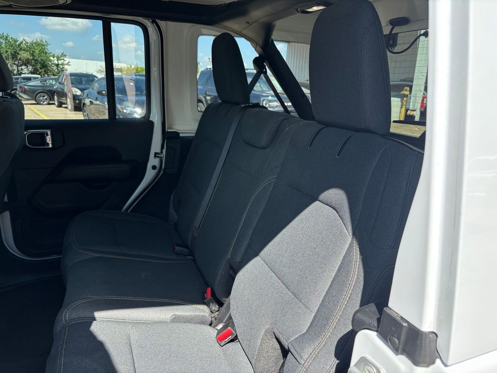 Used 2025 Jeep Wrangler Sahara image 35