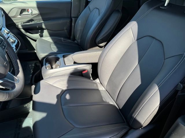 New 2026 Chrysler Pacifica Select image 14