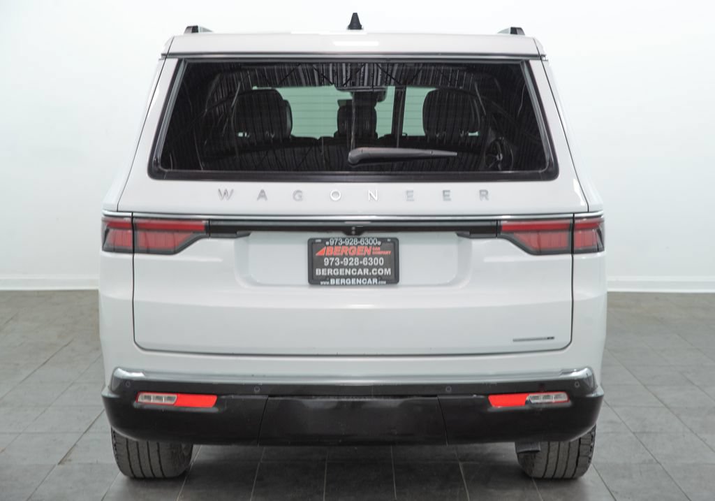 Used 2024 Jeep Wagoneer L Series II w/ Flexible Seating Group RWD image 14