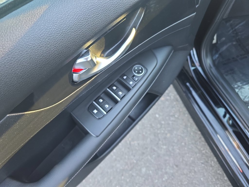 Used 2024 Kia Forte GT-Line FWD image 11