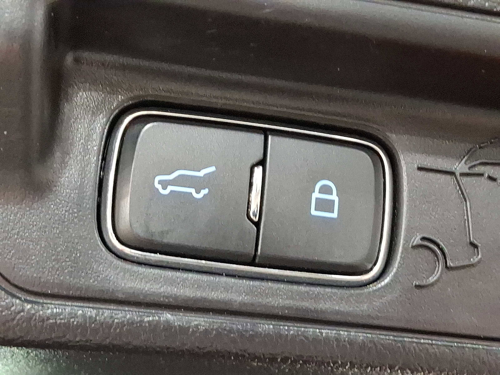 Used 2022 Ford Explorer XLT w/ Equipment Group 202A image 31