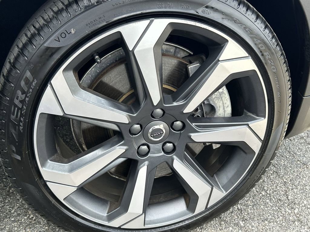 Used 2025 Volvo V60 B5 Cross Country Plus image 13