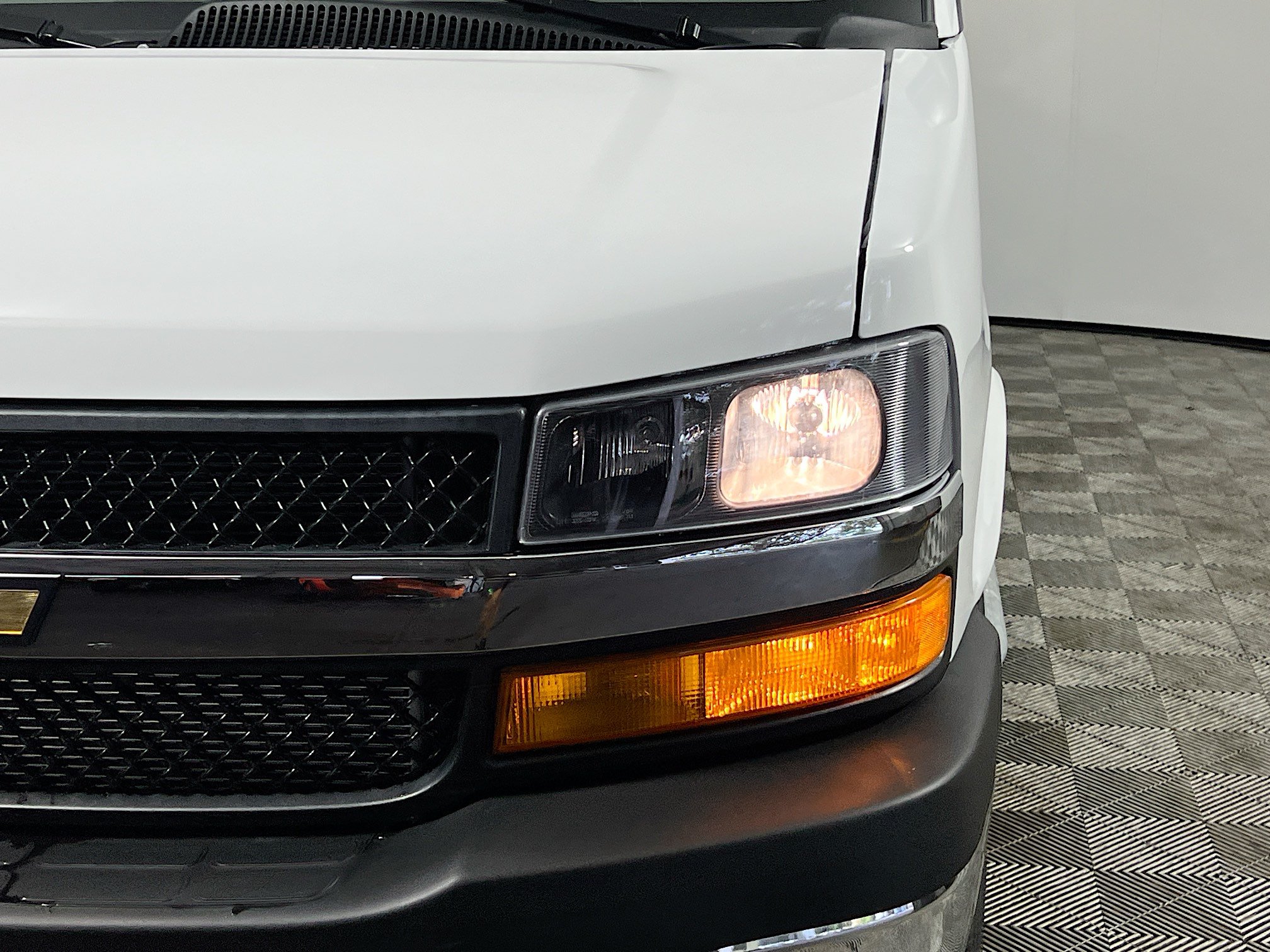 Used 2025 Chevrolet Express 2500 w/ Driver Convenience Package RWD image 11