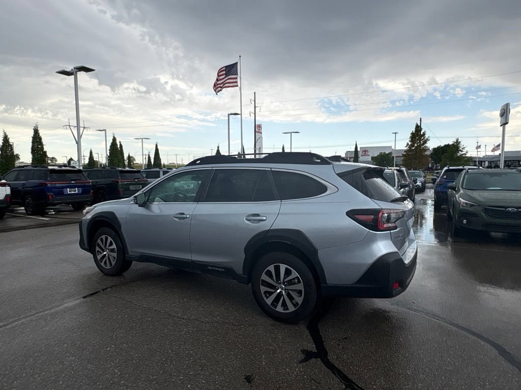 Used 2025 Subaru Outback Premium AWD/4WD image 6