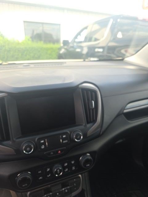 Used 2022 GMC Terrain AT4 w/ Tech Package AWD/4WD image 11