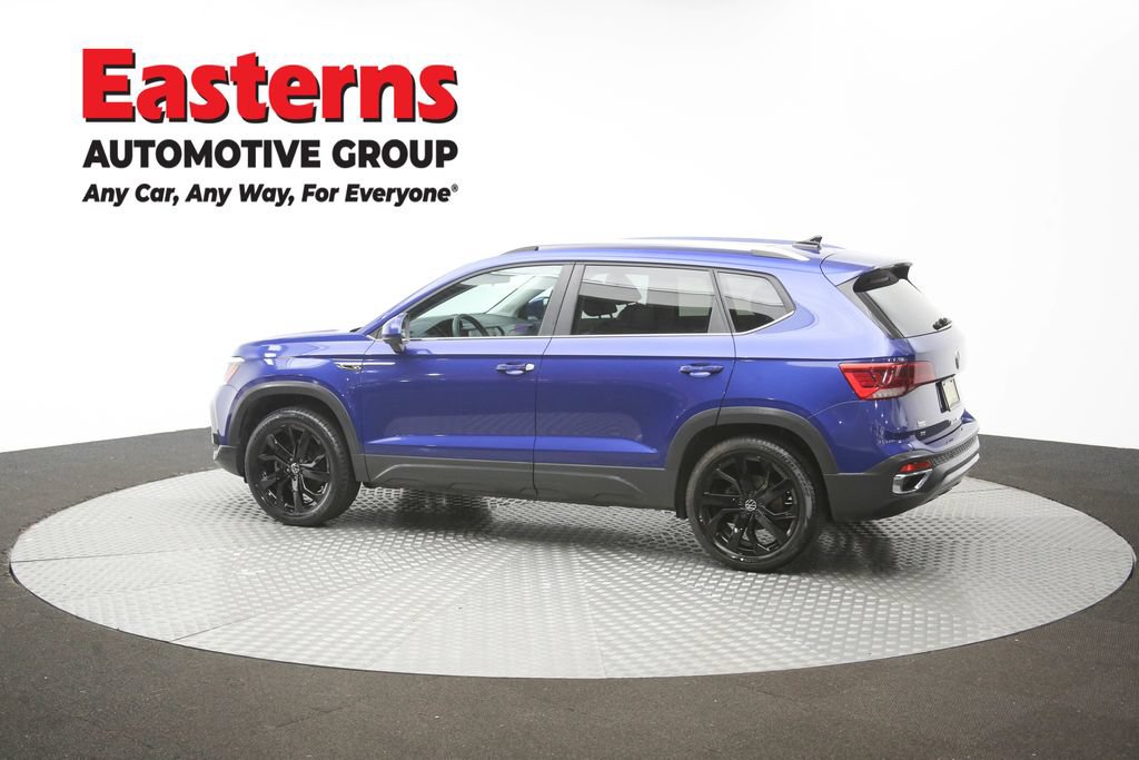 Used 2022 Volkswagen Taos SE w/ Panoramic Sunroof Package FWD image 62