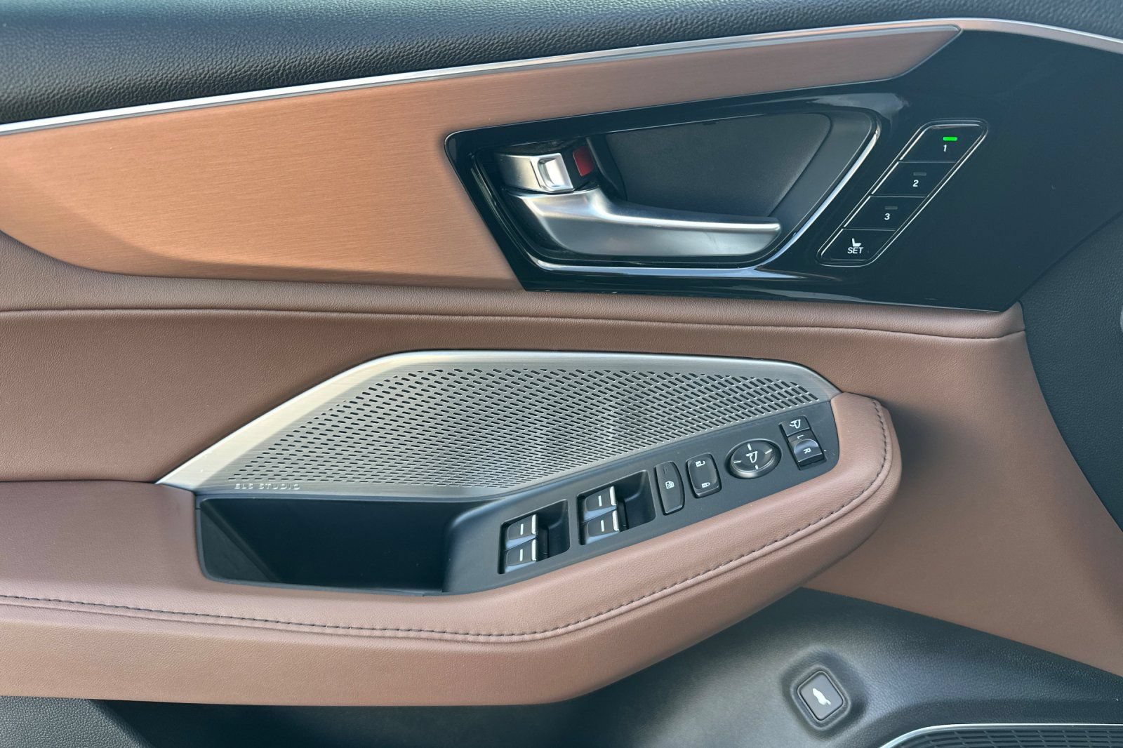 Used 2023 Acura MDX SH-AWD w/ Technology Package image 10
