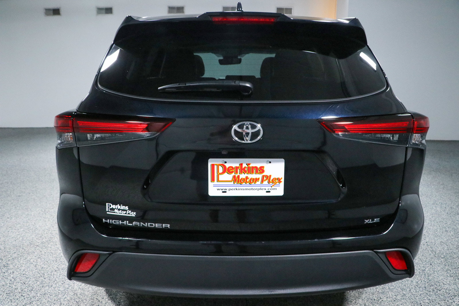 Used 2024 Toyota Highlander XLE FWD image 8