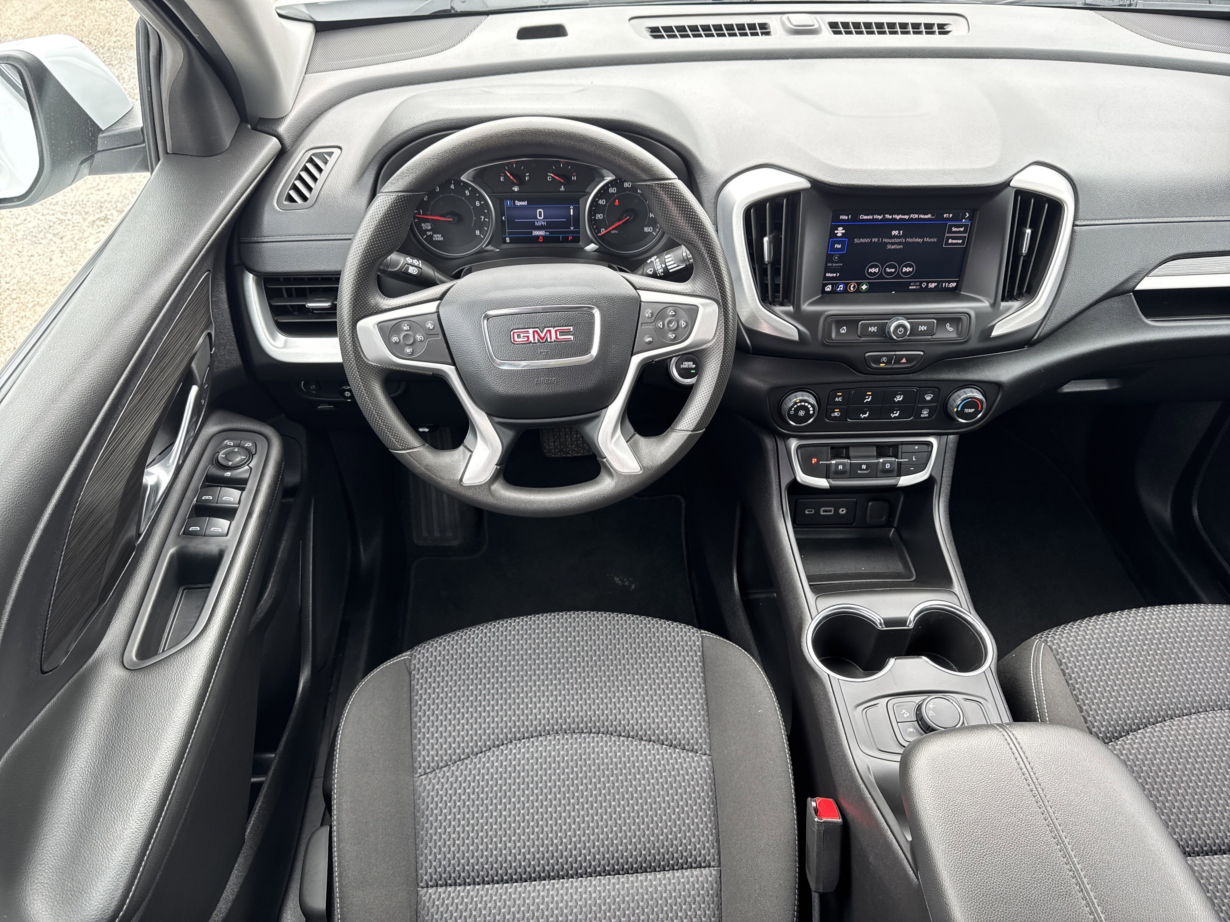 Used 2024 GMC Terrain SLE image 21