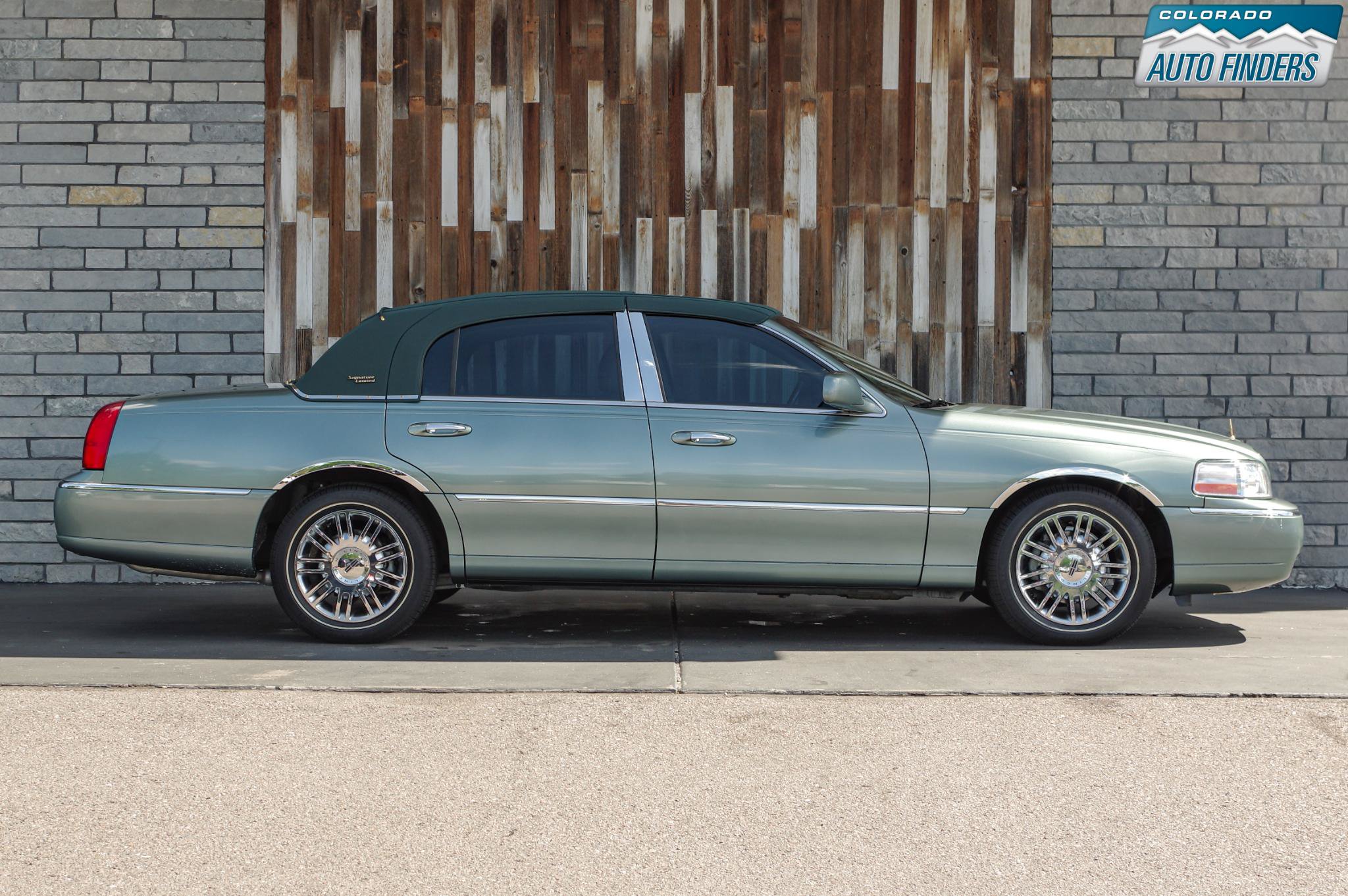 Used 2006 Lincoln Town Car Signature Limited RWD image 8