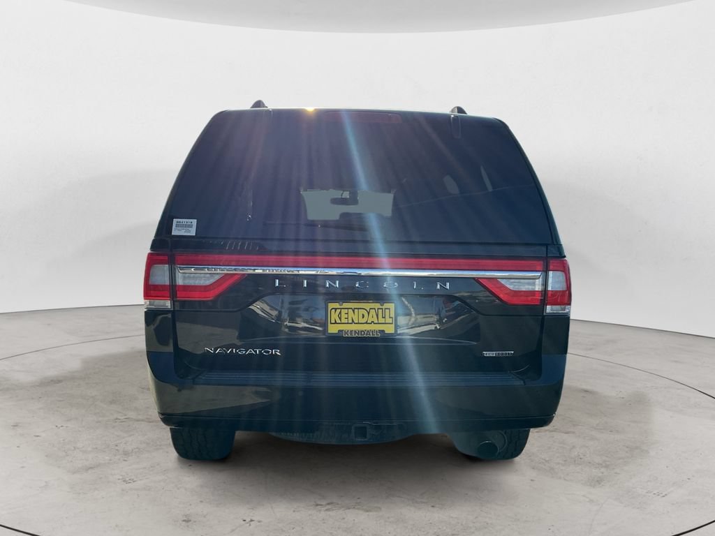 Used 2016 Lincoln Navigator Select AWD/4WD image 6