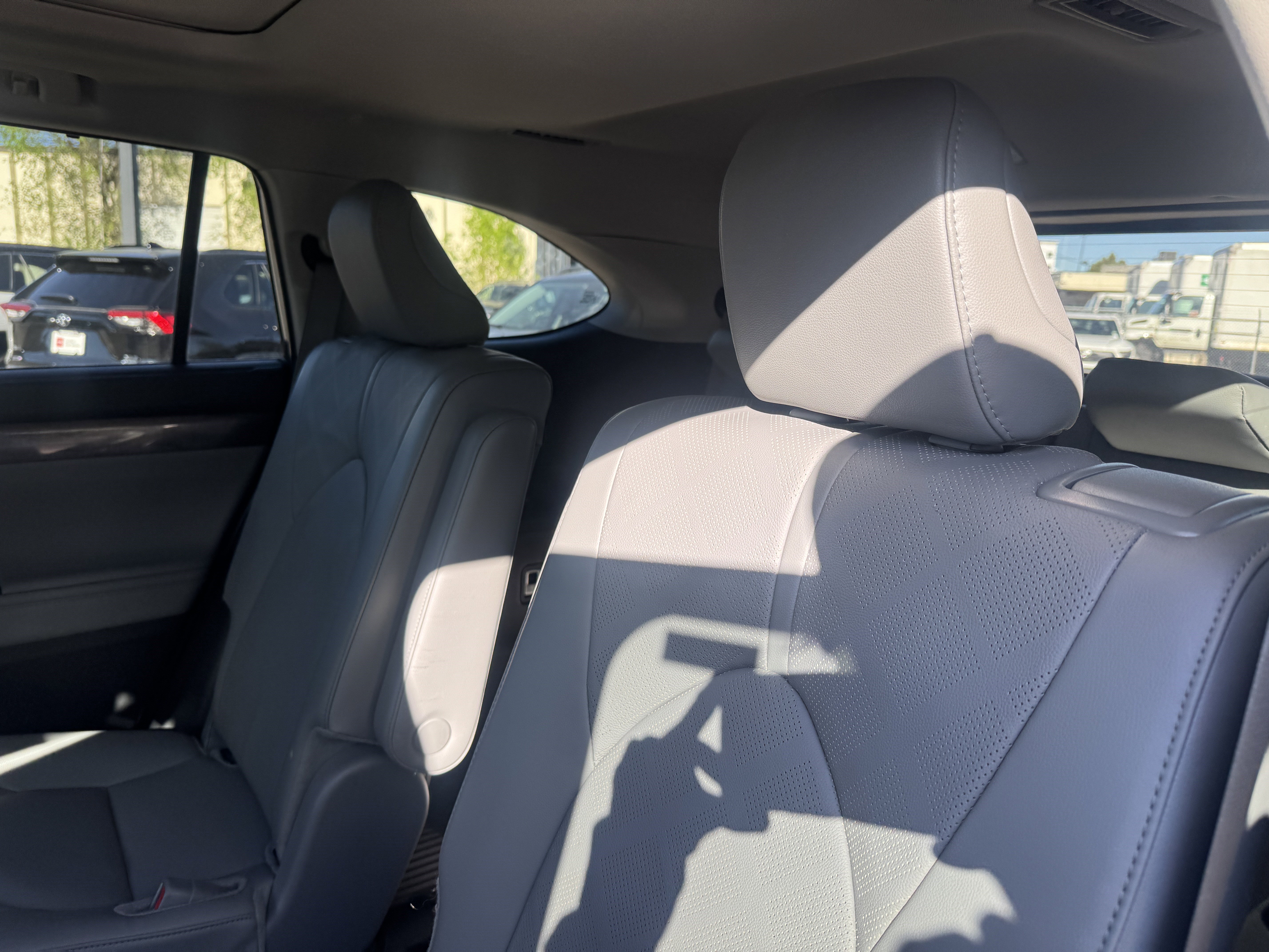 Used 2024 Toyota Highlander Platinum image 16