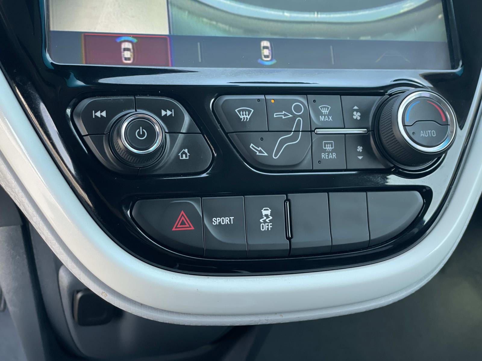 Used 2019 Chevrolet Bolt Premier w/ Infotainment Package image 16