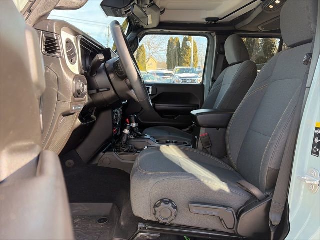 Used 2024 Jeep Wrangler Unlimited image 16