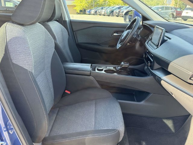 Used 2023 Nissan Rogue SV AWD/4WD image 11