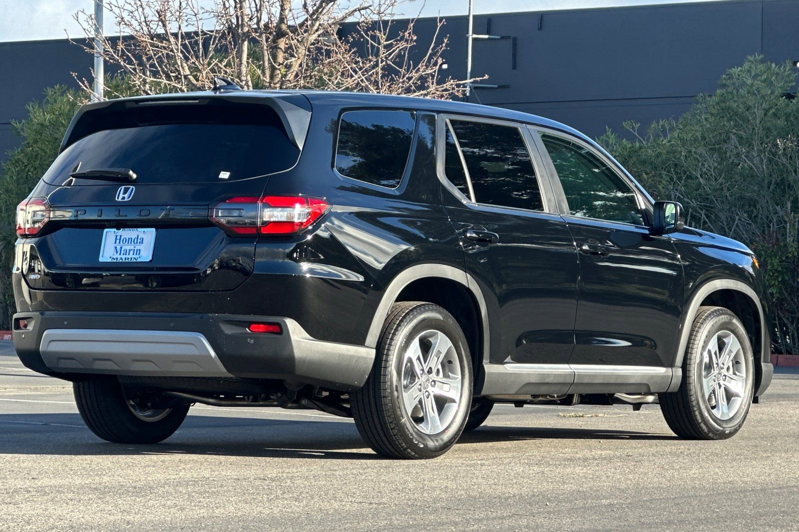 New 2025 Honda Pilot EX-L image 4