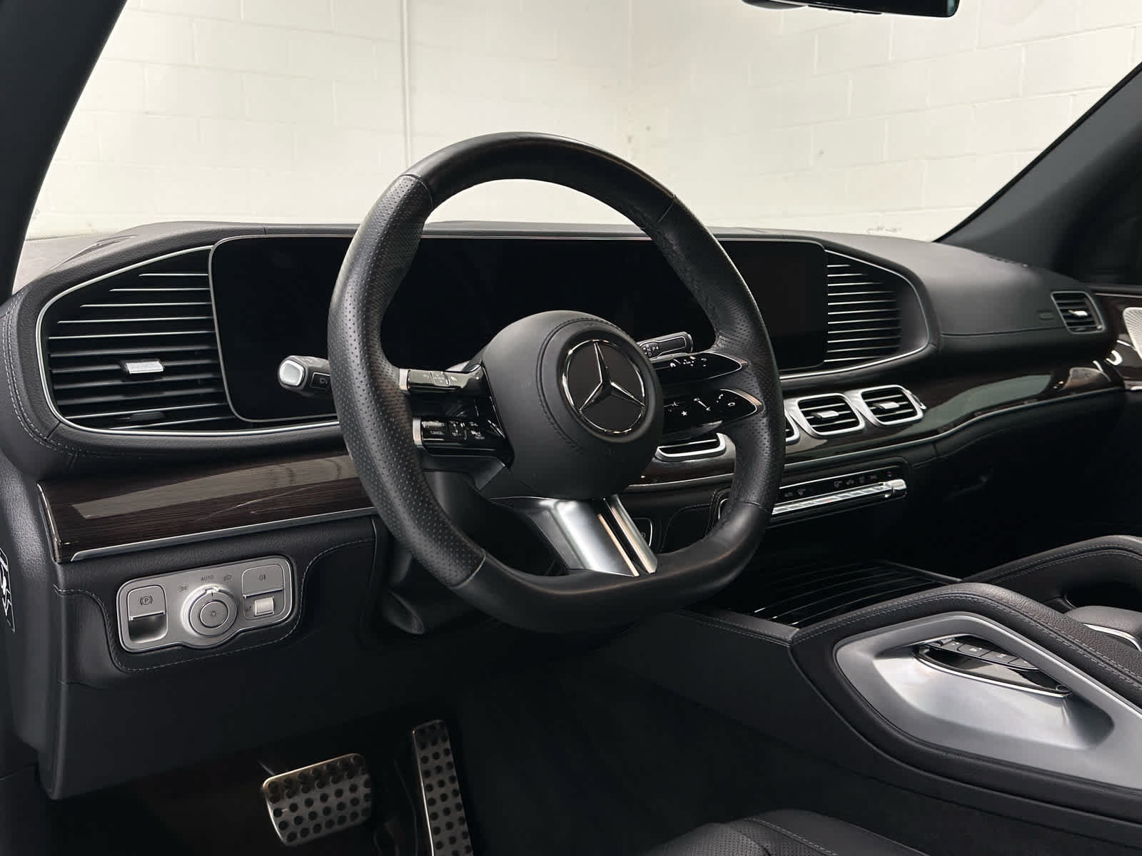 Used 2024 Mercedes-Benz GLS 450 4MATIC image 10