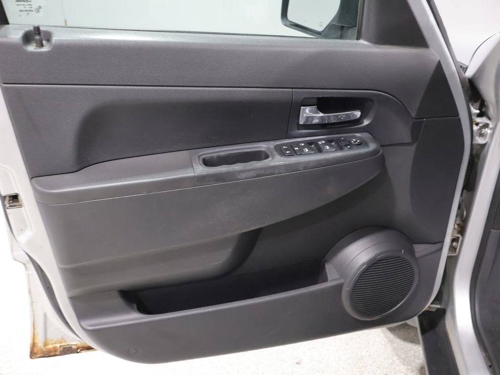Used 2011 Jeep Liberty Sport AWD/4WD image 13