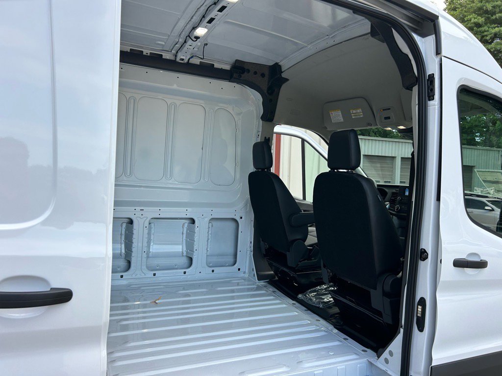 New 2025 Ford Transit 250 148 Medium Roof image 24