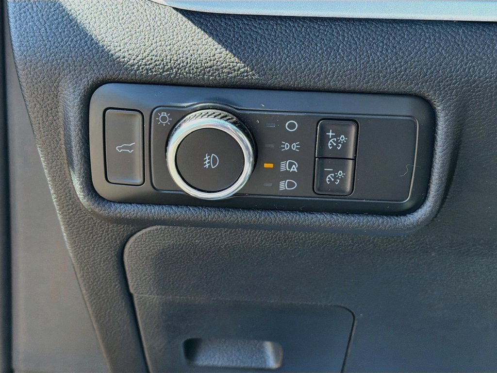 Used 2023 Ford Explorer XLT w/ Equipment Group 202A AWD/4WD image 10