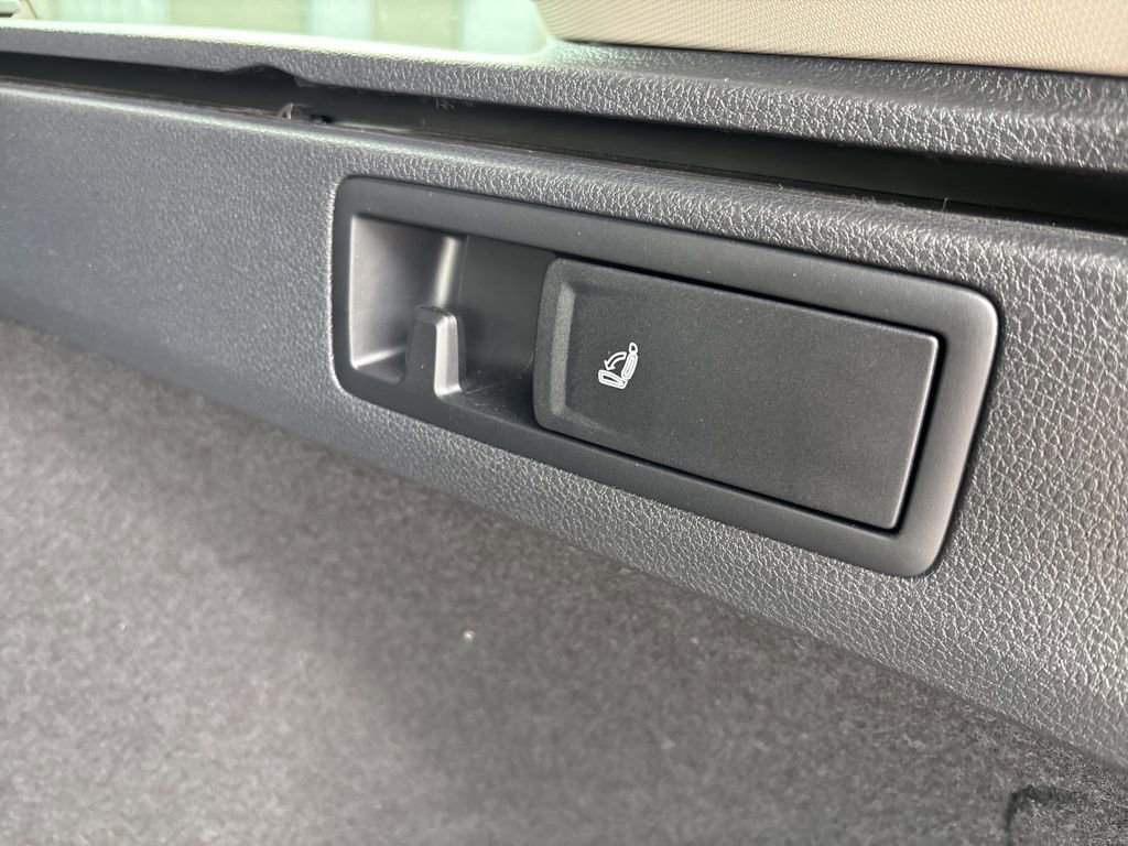 Used 2017 Volkswagen Golf S AWD/4WD image 25