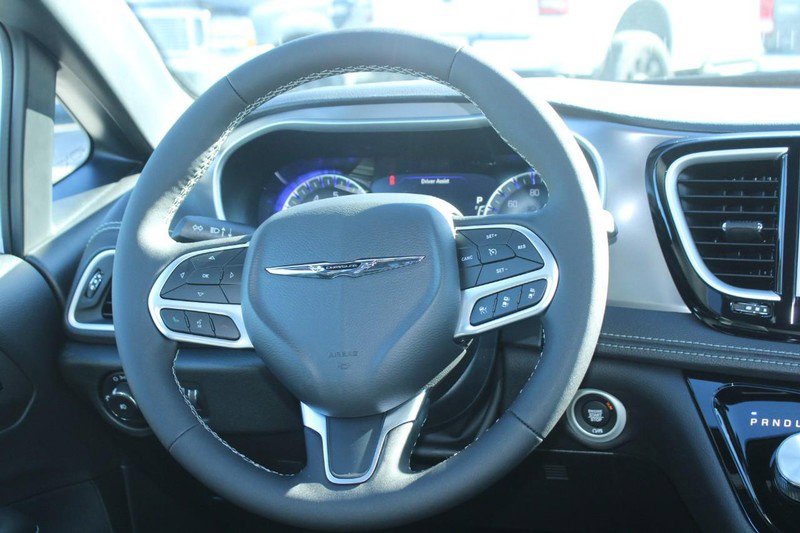 New 2026 Chrysler Pacifica Select image 6