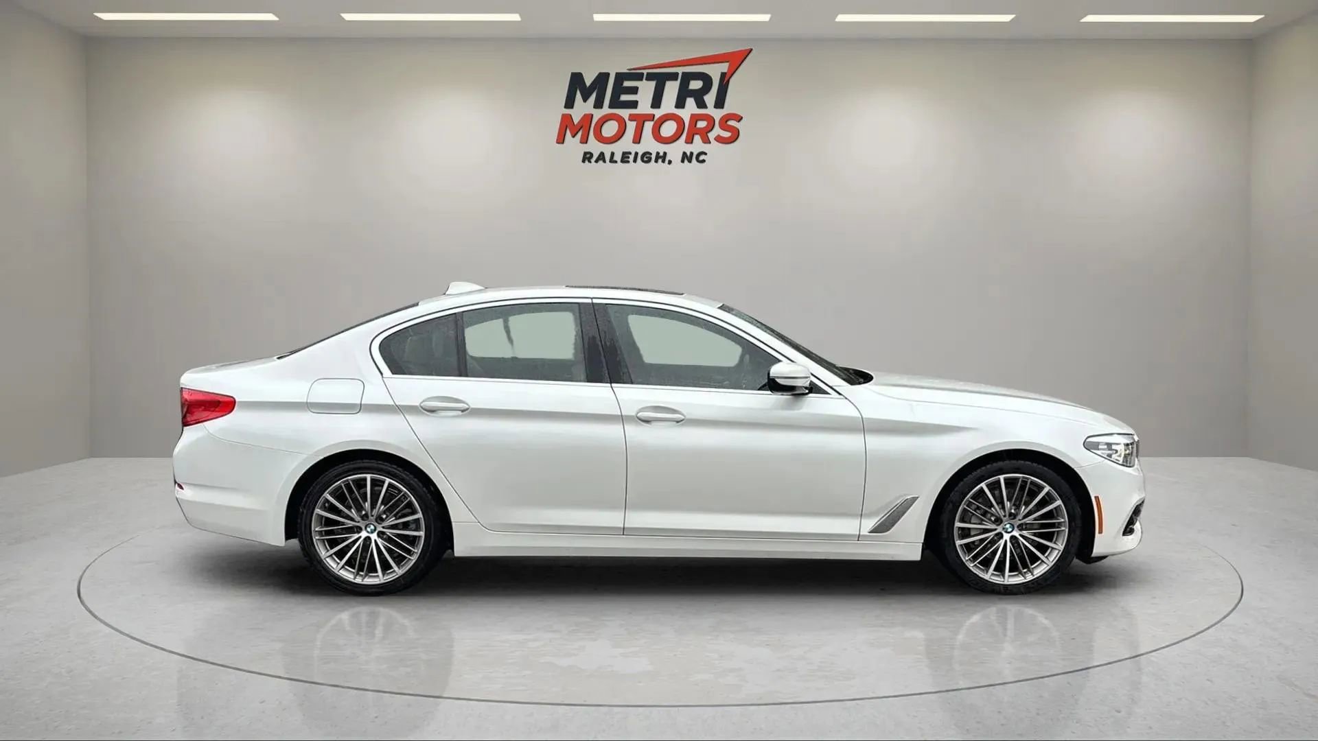 Used 2019 BMW 530i w/ Convenience Package image 4