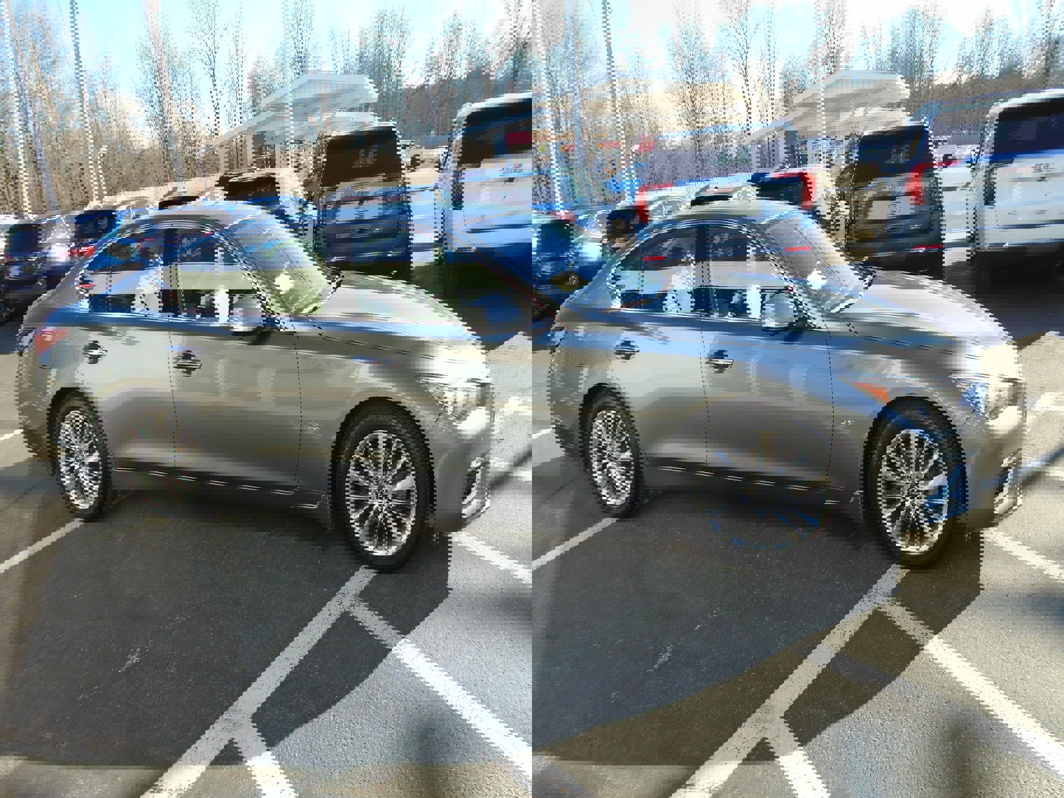 Used 2020 INFINITI Q50 Luxe w/ Essential Package (3.0T Luxe) image 5